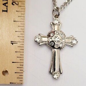 SILVER FASHION CROSS.....SILVER ON STAINLESS CHAIN 18"